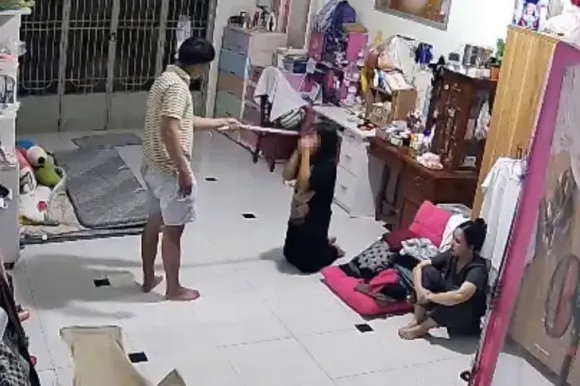Sau ly hôn, nên giao con cho ai nuôi?