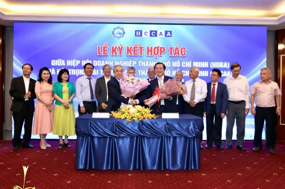 HCCAA VÀ HUBA KÝ KẾT HỢP TÁC, TĂNG CƯỜNG HỖ TRỢ PHÁP LÝ CHO DOANH NGHIỆP TRƯỚC BIẾN ĐỘNG TOÀN CẦU