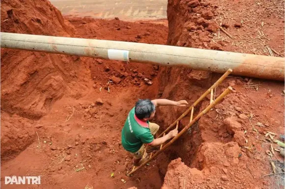 Trách nhiệm trong vụ 8 nhà dân cheo leo khi hạ cốt nền đường ở Đồng Na